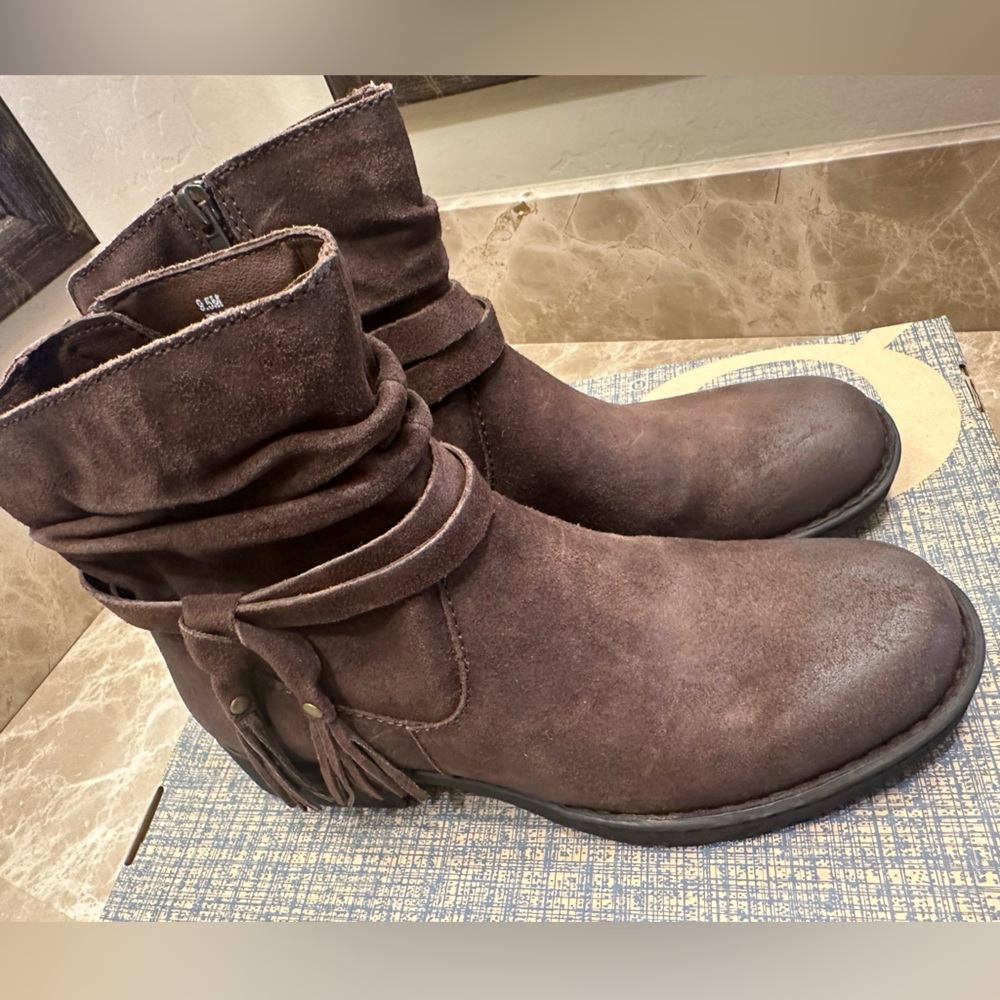BORN NIB Brown KENYA Boots Leather Dark Brown (Castagno) Size 9.5M Distressed